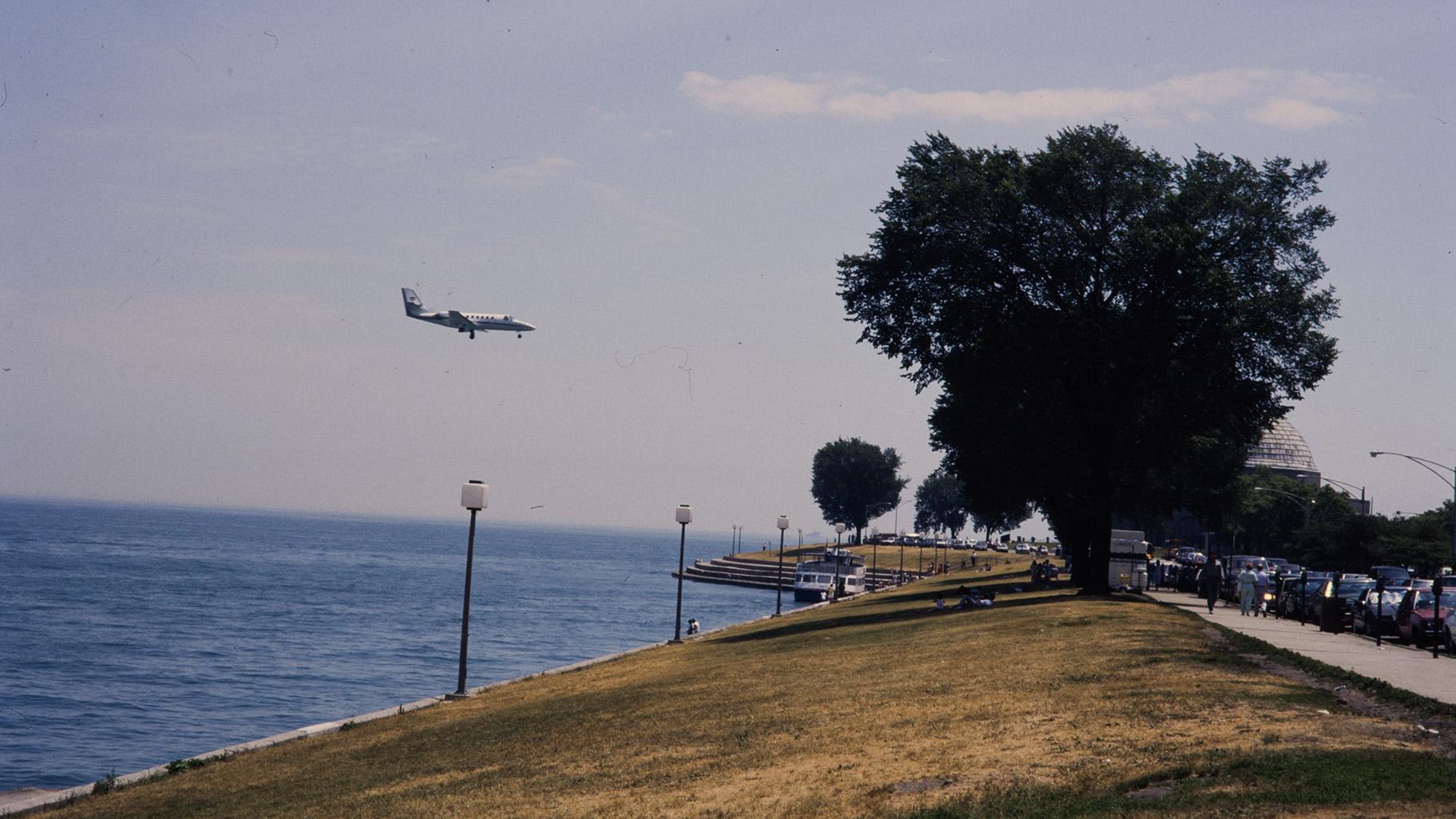 A plane lands at Meigs Field (Courtesy of Chicago History Museum)