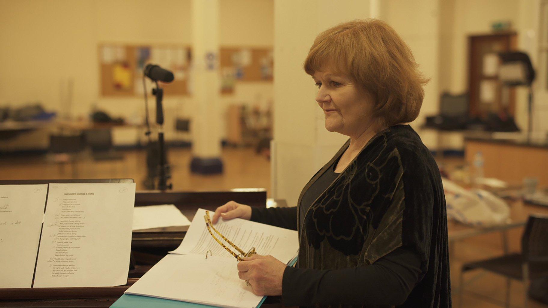 Lesley Nicol brings her new autobiographical show “How the Hell Did I Get Here?” to the Greenhouse Theater Center in Chicago. (Courtesy of Pemberley Productions)