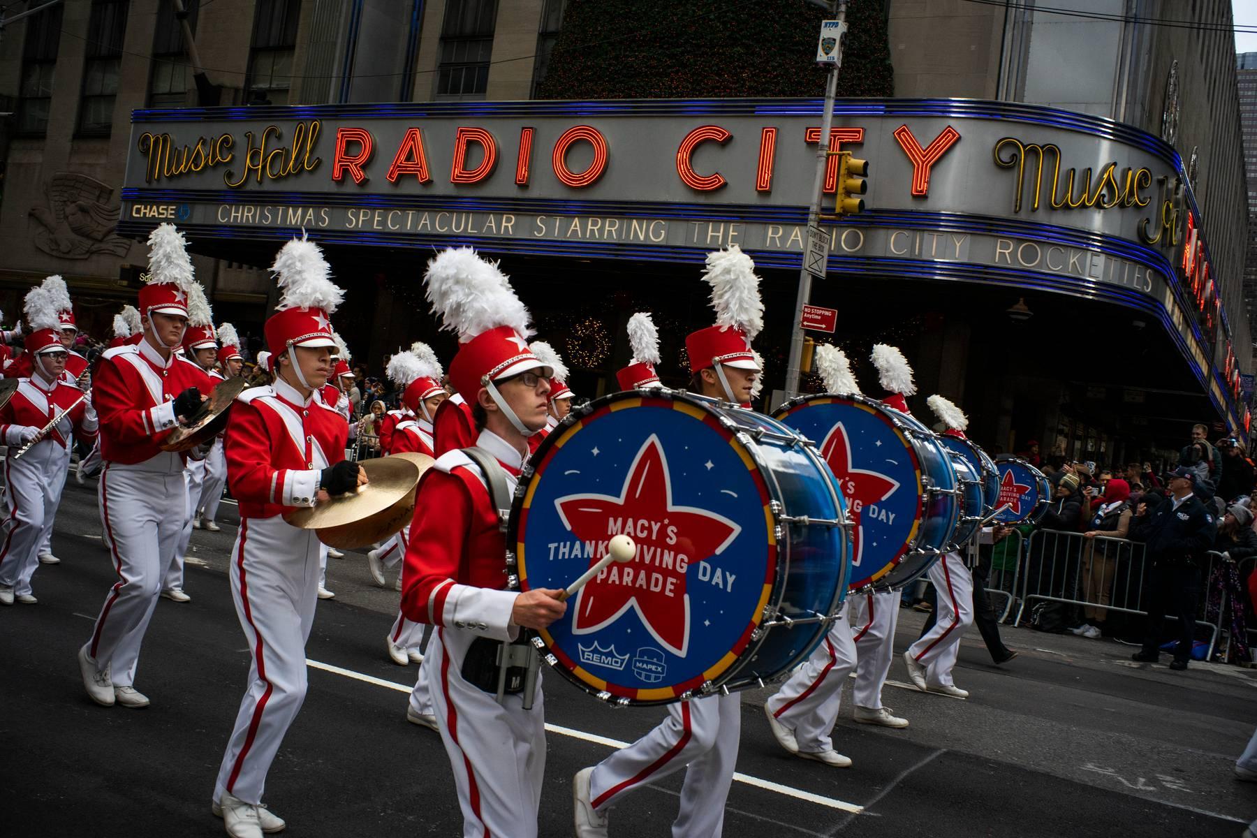 performers gear up for the macy s thanksgiving day parade chicago news wttw