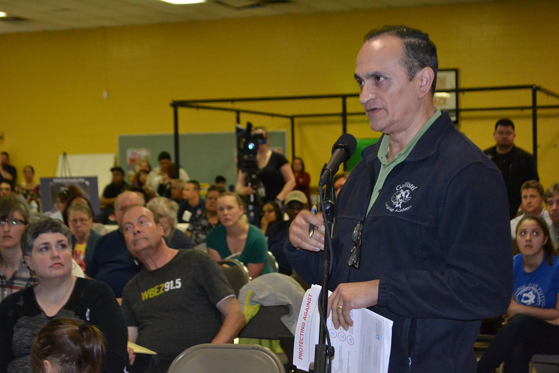 Southeast Side resident Jose Garza addresses a panel of public health officials Thursday during a meeting on the community's exposure to manganese. (Alex Ruppenthal / Chicago Tonight)