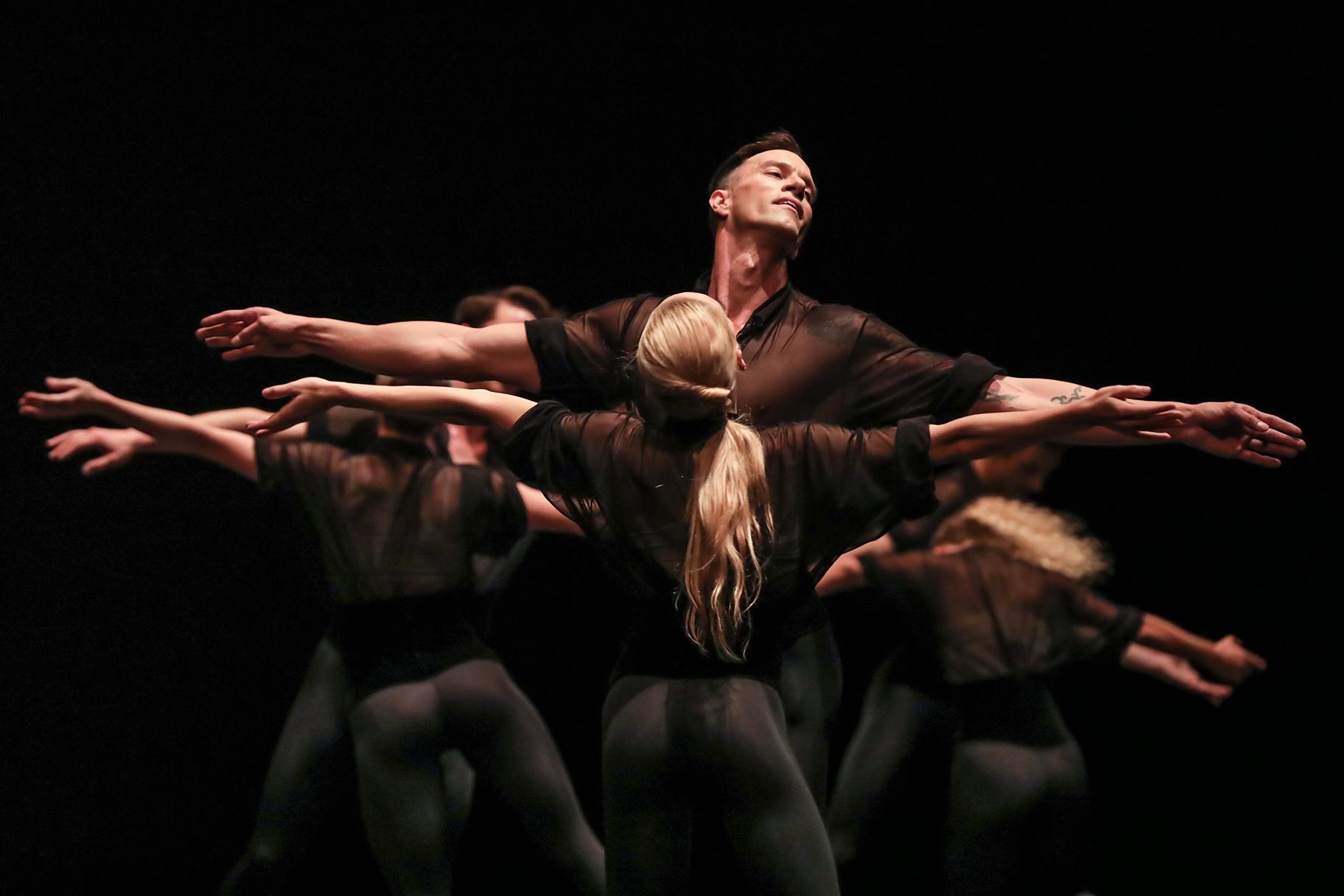 Martha Graham Dance Company in Lar Lubovitch’s “Legend of Ten.” (Photo by Kyle Flubacker)