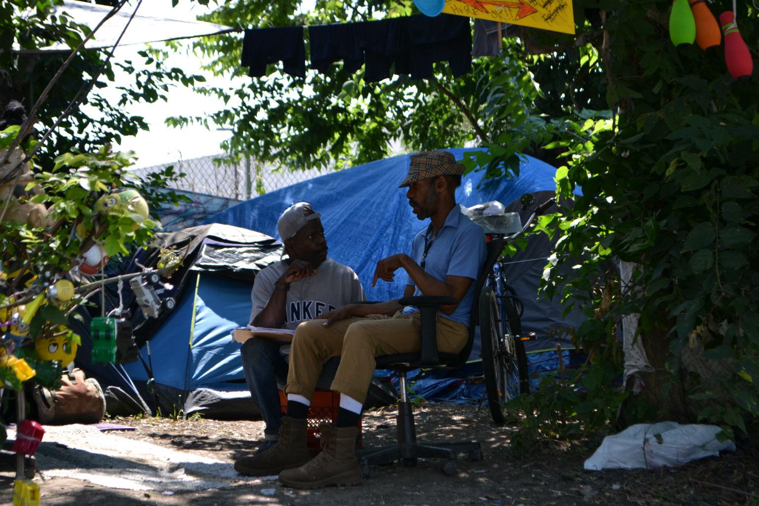 Mark Lightfoot, left, helps Maurice Patton fill out paperwork Friday, Aug. 10, 2018 to connect him with housing services. (Kristen Thometz / Chicago Tonight)