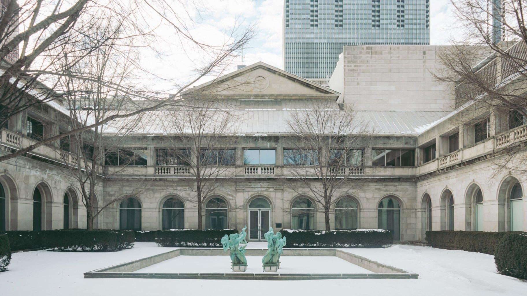 McKinlock Court Building, 1898, Shepley, Rutan and Coolidge, Coolidge and Hodgdon, with 1977 rooftop addition by Walter Netsch, Skidmore Owings and Merrill with “Fountain of the Tritons” sculpture by Carl Milles, 1931. (Lily Ma / Numi Studio)