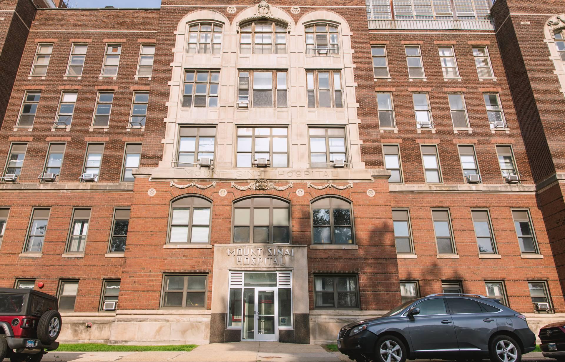 Mount Sinai Hospital, 1500 S. Fairfield Ave., Chicago, is pictured on Aug. 4, 2025. (Michael Izquierdo / WTTW News)