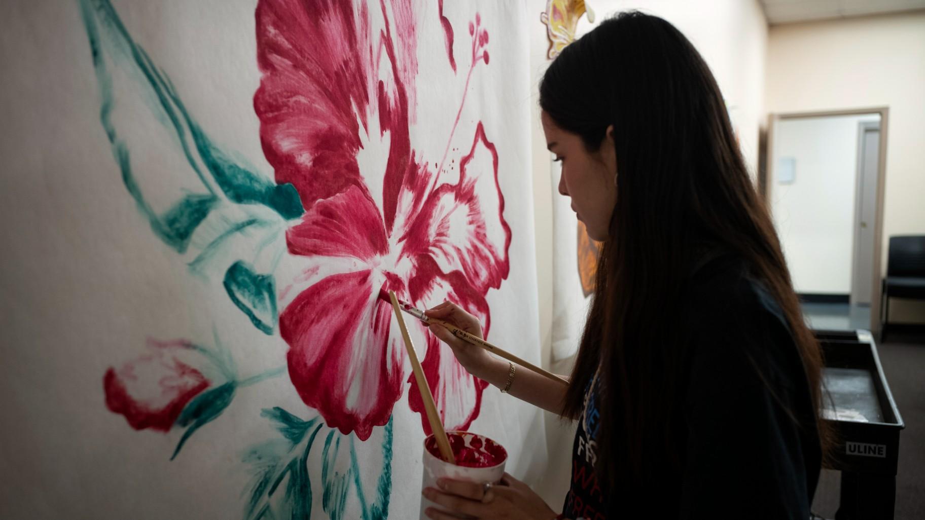 Mural workshop student at Greater Lawn Mental Health Clinic. (Courtesy of Arts for EveryBody / Scout Tufankjian)