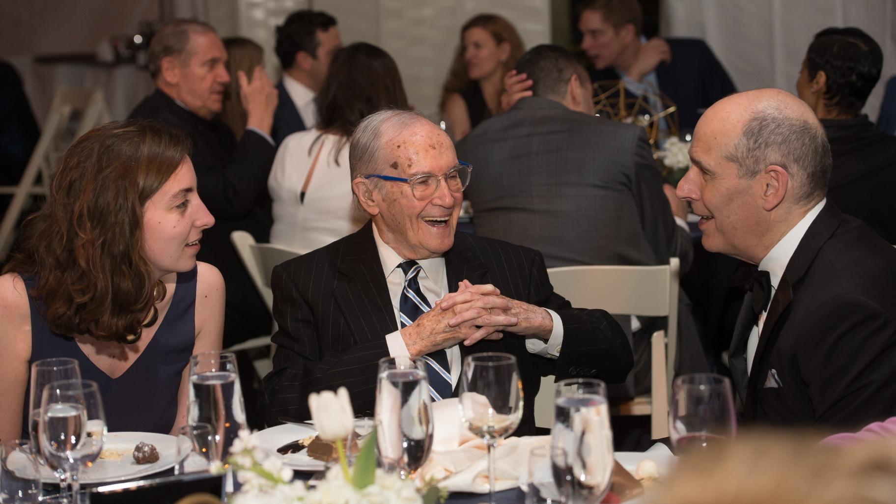 Newton Minow (center) speaks to WTTW’s Geoffrey Baer (right). (WTTW) 