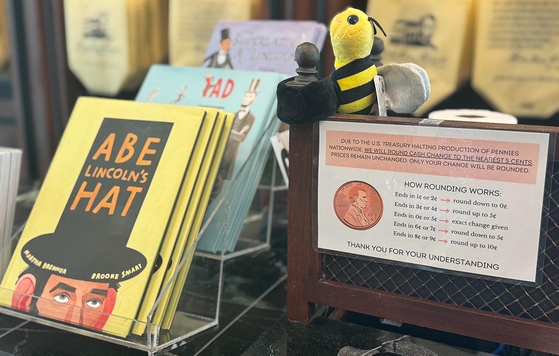 The gift shop at the Abraham Lincoln Presidential Museum has a printed guide for customers explaining how its penny rounding system works. (Erika Tulfo / Medill Illinois News Bureau)