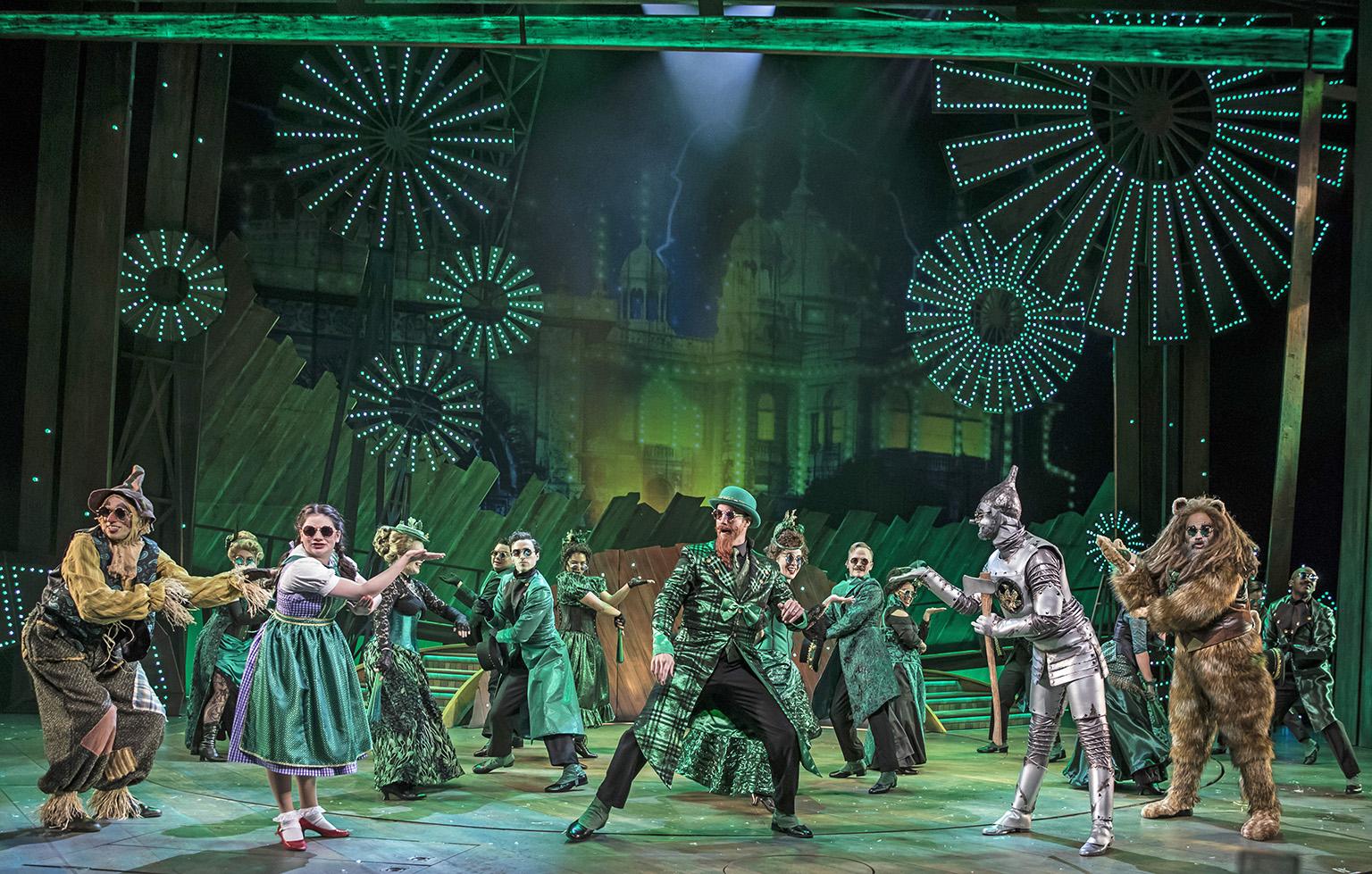 Tradition and Hi-Tech Blend Seamlessly in Broadway-Ready 'Wizard of Oz', Chicago News