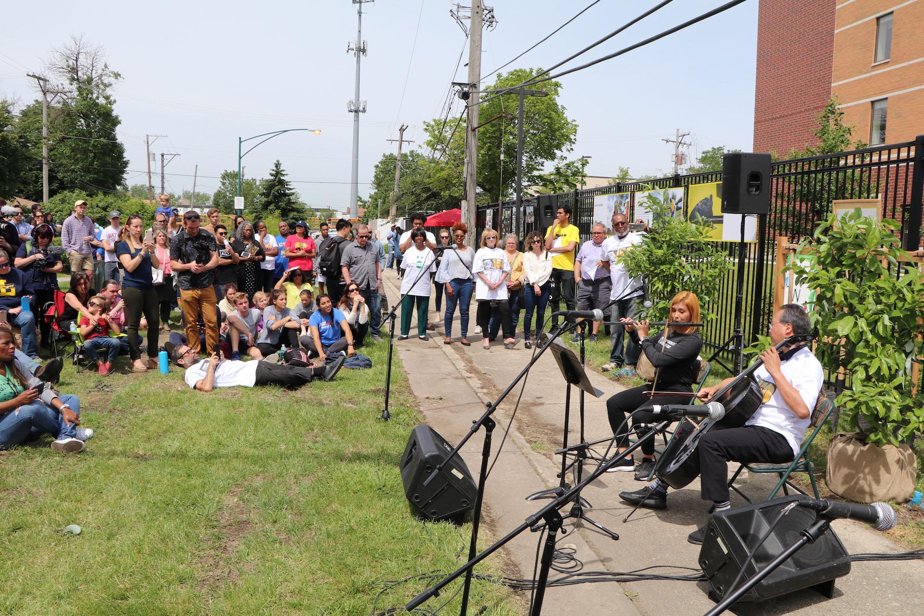 Yo-Yo Ma and Alexandria Hoffman of the Civic Orchestra of Chicago perform in Unity Park. (Evan Garcia / WTTW)