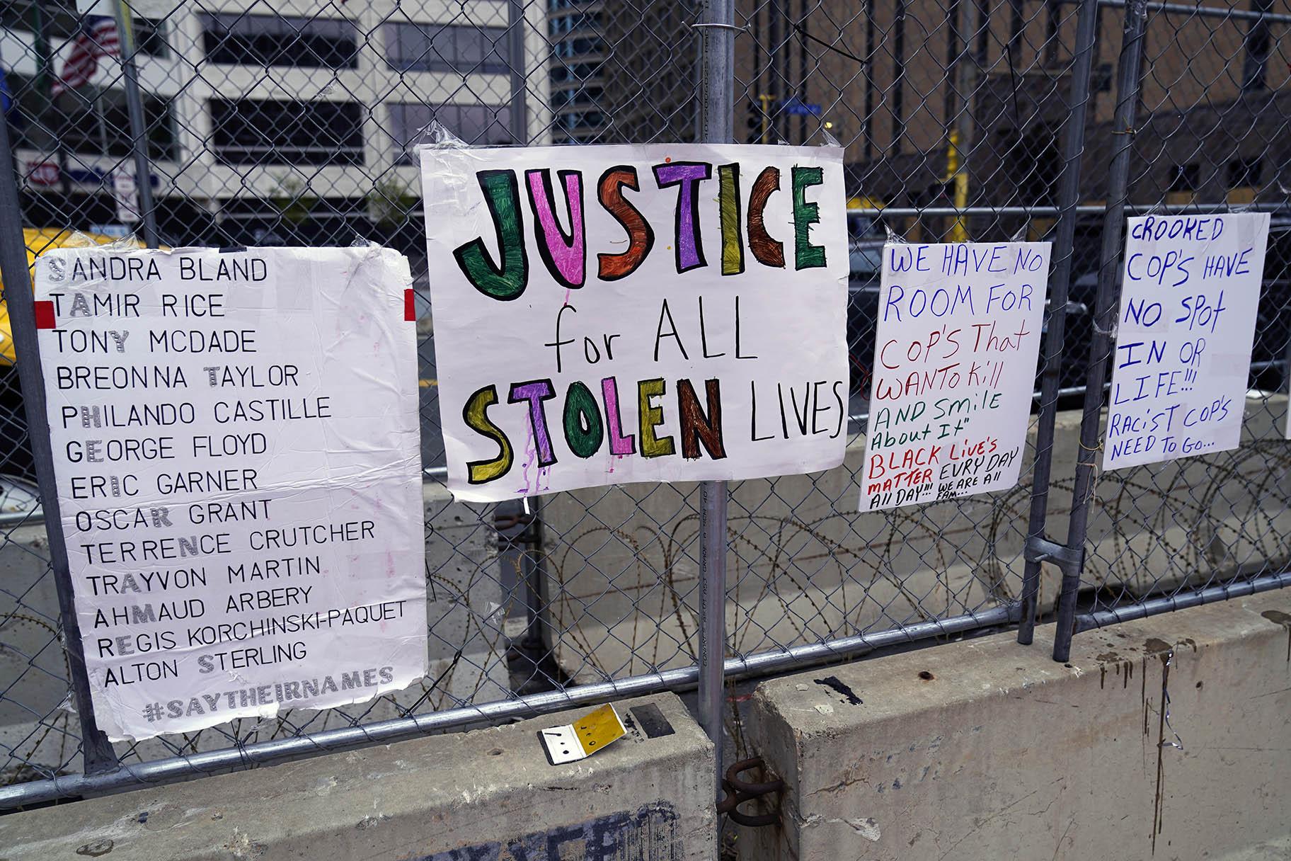 New signs are on a fence at the Hennepin County Government Center, Monday, April 19, 2021, in Minneapolis where closing arguments are being heard in the trial of former Minneapolis police officer Derek Chauvin continues. (AP Photo / Jim Mone)