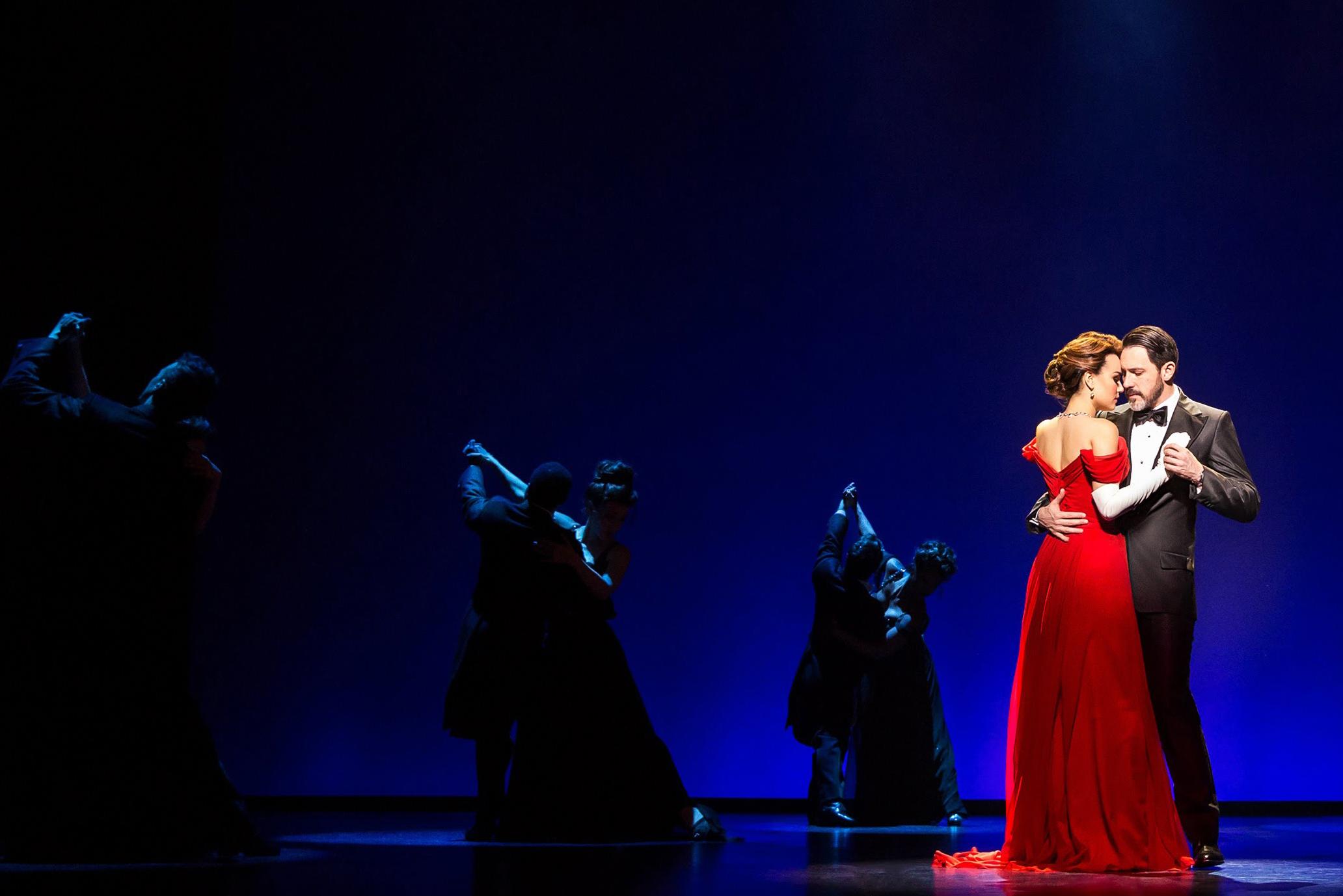 Samantha Barks and Steve Kazee in the world premiere engagement of “Pretty Woman: The Musical” at Chicago’s Oriental Theatre. (Photo by Matthew Murphy)