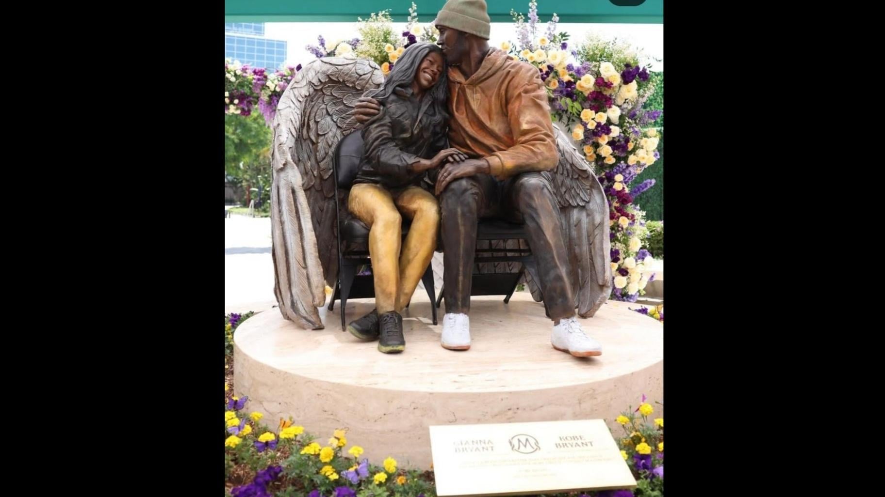 Sculpture of Kobe Bryant and his daughter Gigi. (Courtesy of Studio Rotblatt Amrany)