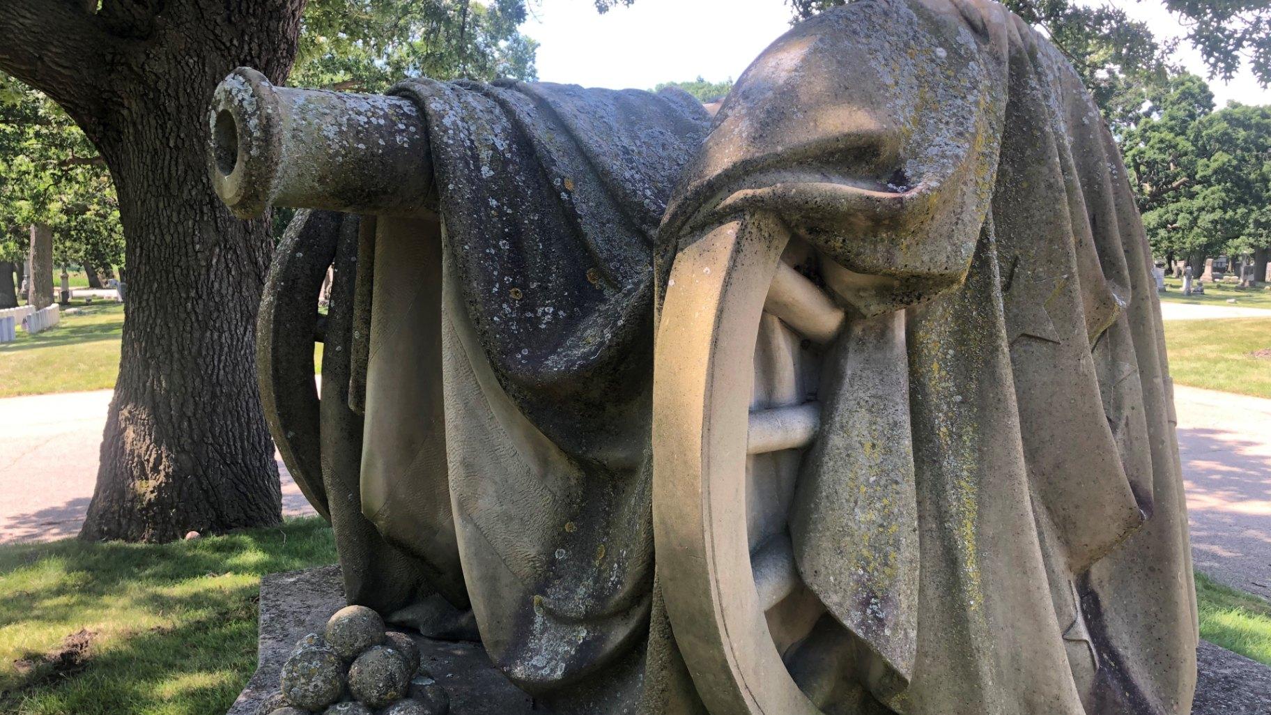 A stone cannon at Rosehill Cemetery. (Marc Vitali / WTTW News)
