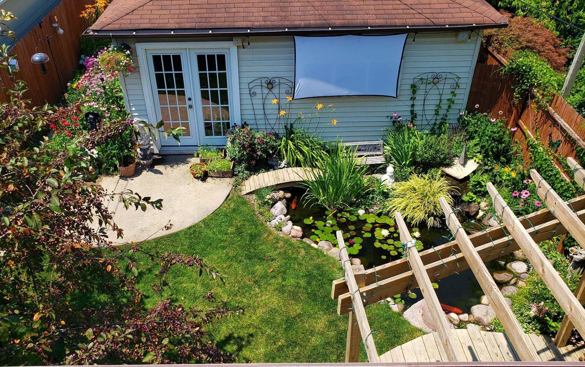 Albany Park residents Tony and Cindy Weyers won the rear/side garden category in the Chicago Bungalow Association’s fifth annual garden contest. (Chicago Bungalow Association)