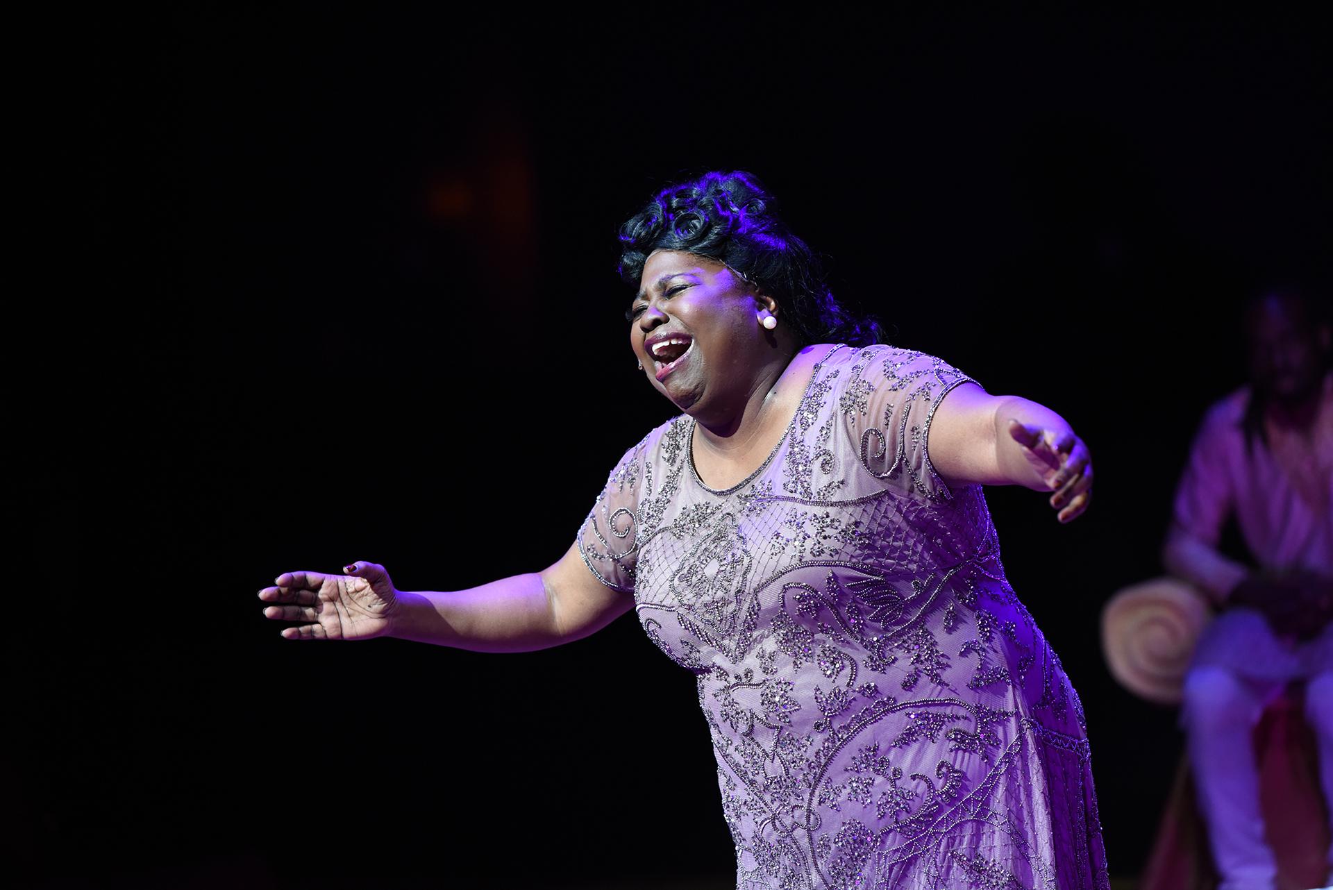 Robin DaSilva as Mahalia Jackson (Credit: Michael Courier)