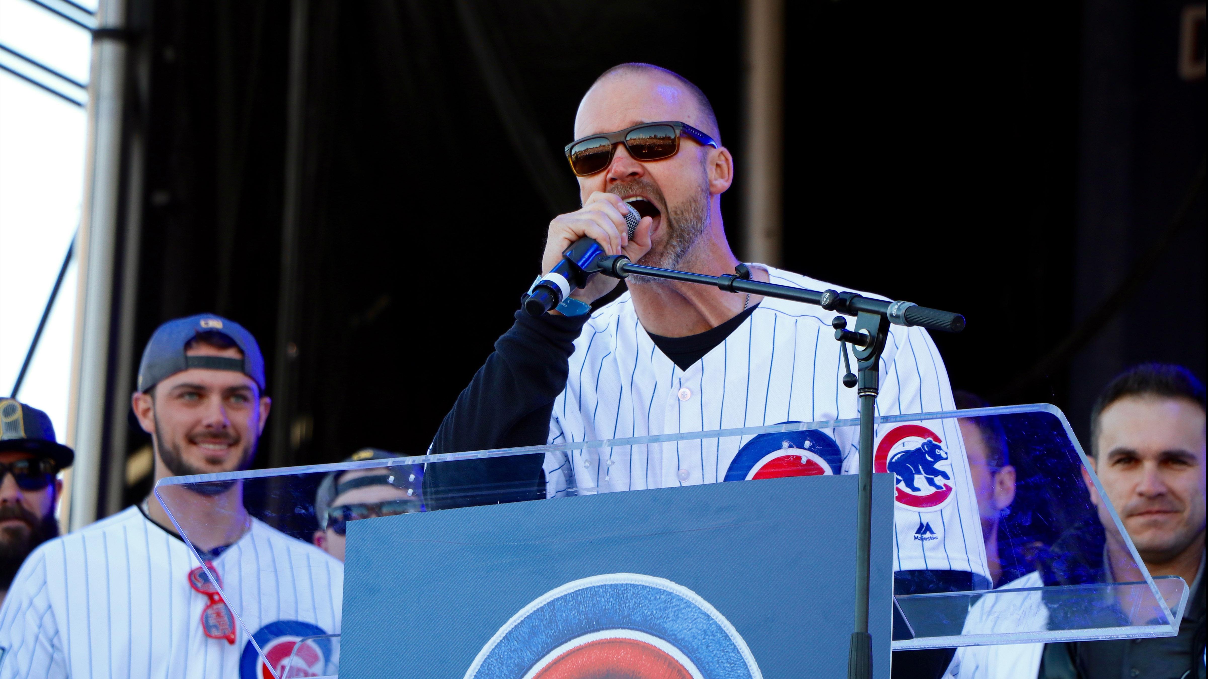 Emotional Anthony Rizzo honors retiring David Ross at Cubs rally