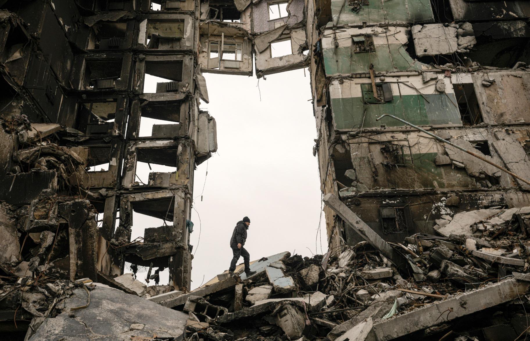 A resident looks for belongings in an apartment building destroyed during fighting between Ukrainian and Russian forces in Borodyanka, Ukraine, April 5, 2022. (AP Photo / Vadim Ghirda, File)