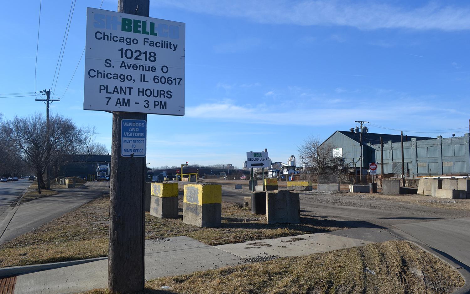 S.H. Bell's bulk storage facility along the Calumet River on Chicago’s Far Southeast Side. (Alex Ruppenthal / Chicago Tonight)