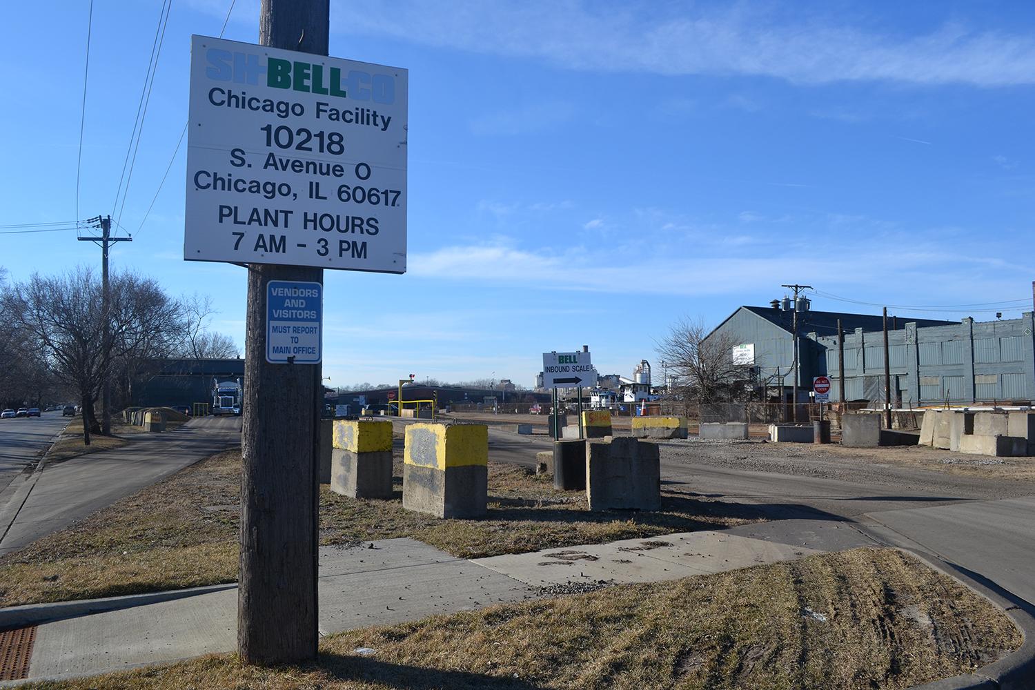 S.H. Bell's bulk storage facility along the Calumet River on Chicago’s Southeast Side. (Alex Ruppenthal / Chicago Tonight)