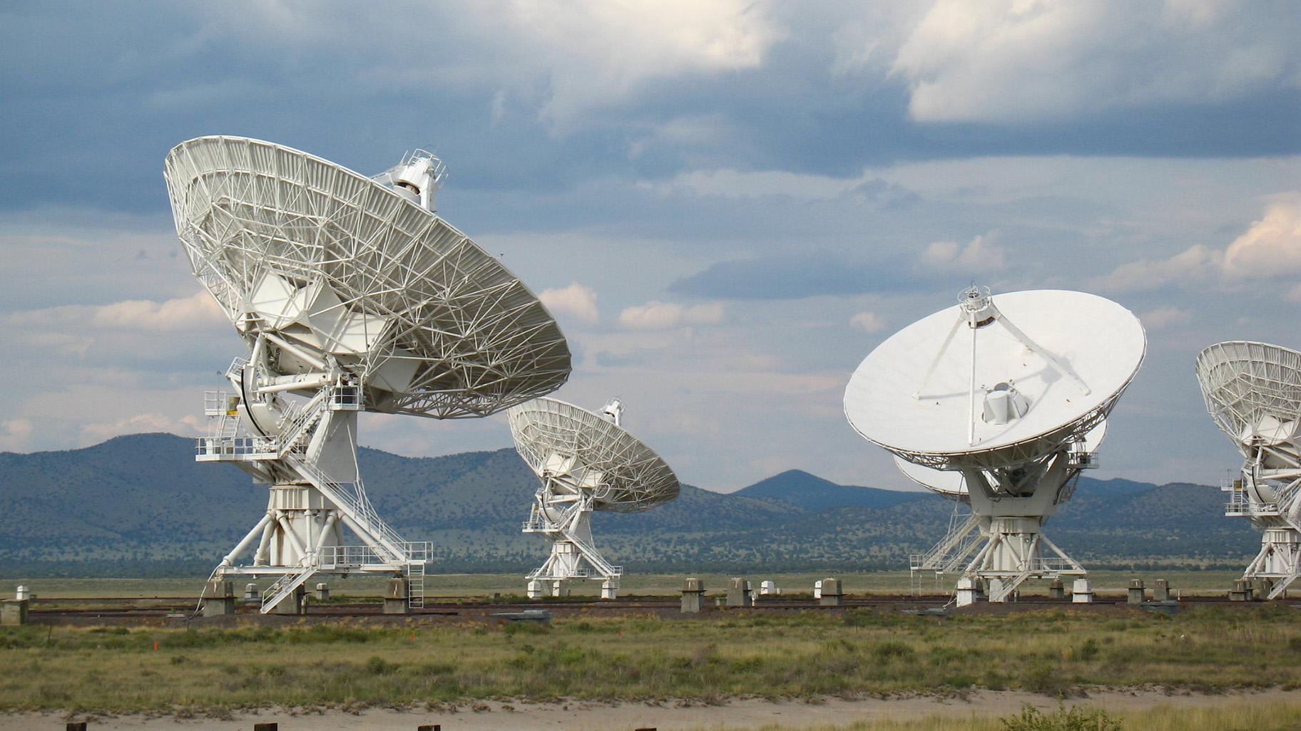 The Very Large Array (VLA) is a collection of 27 radio antennas located at the NRAO site in Socorro, New Mexico. Each antenna in the array measures 82 feet in diameter and weighs about 230 tons. (Photo: Luke Jones / Flickr)