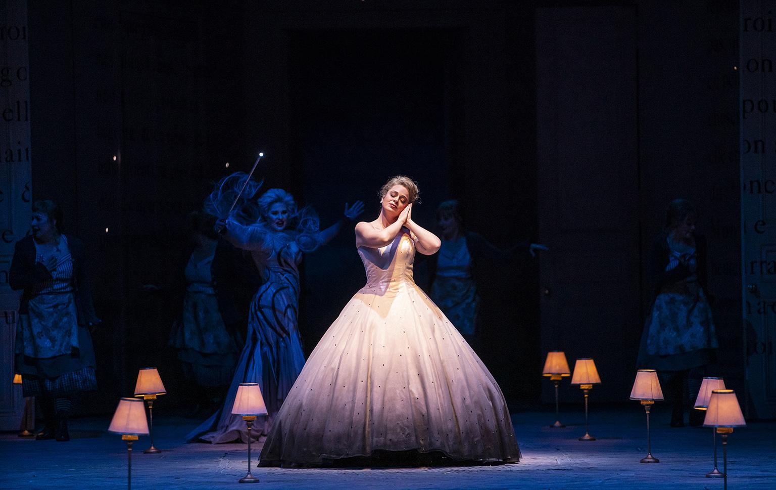 Lyric S Cendrillon An Enchanting French Rendering Of Cinderella Chicago News Wttw