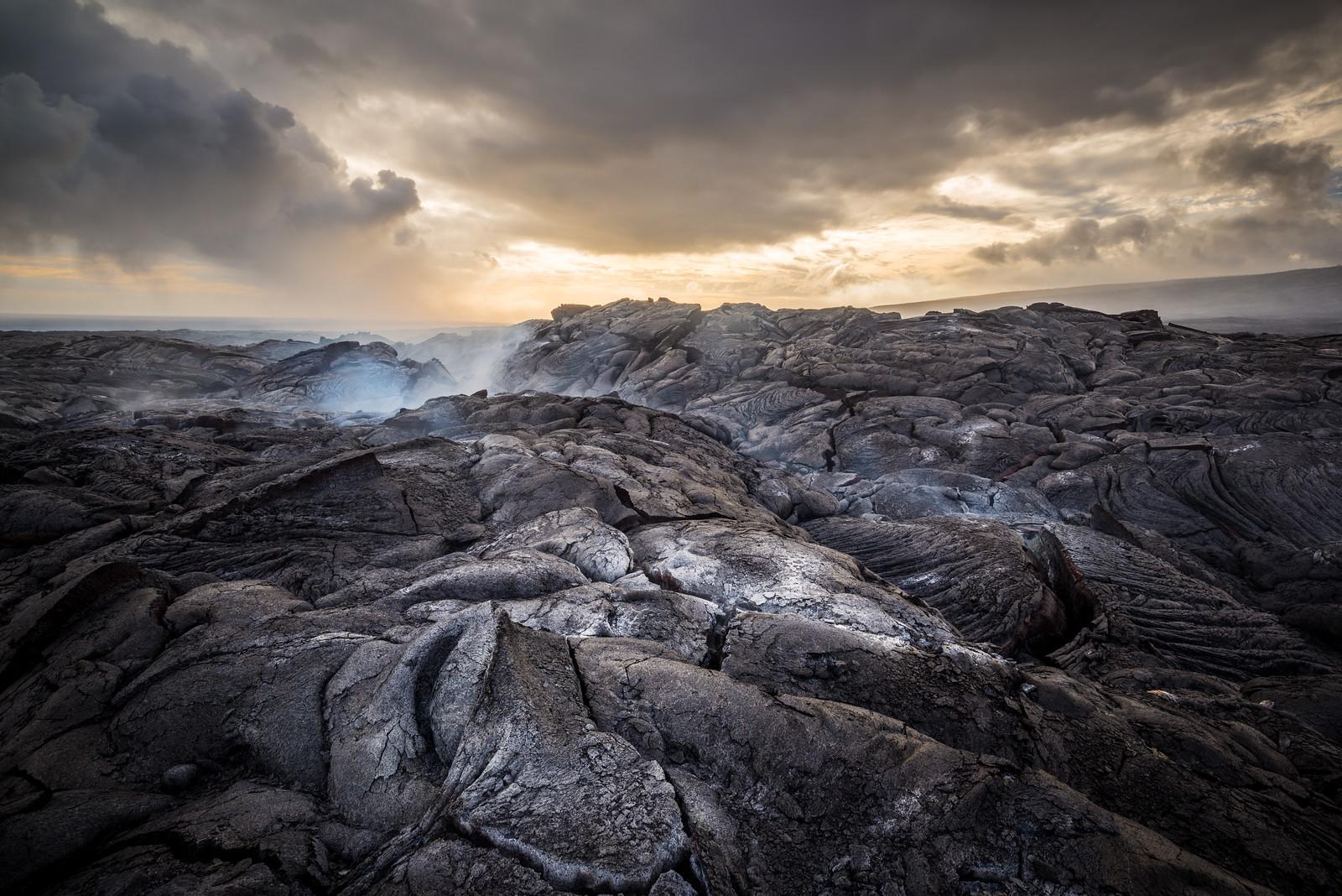 Previous studies argued that Earth’s crust 3.5 billion years ago looked like these Hawaiian lavas, but a new study led by UChicago scientists suggests that plate tectonics had already transformed the crust into lighter-colored felsic rock by then. (Basil Greber / University of Chicago)