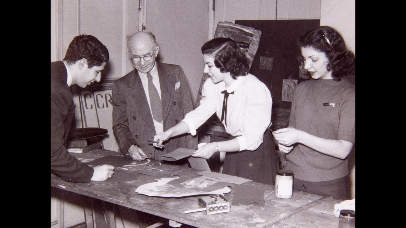 Todros Geller with students (Courtesy Spertus Institute)