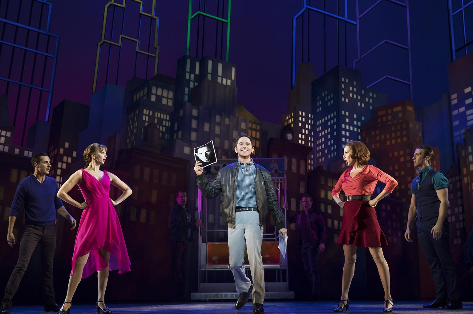 Santino Fontana, center, in “Tootsie.” Also pictured, from left: Drew King, Leslie Donna Flesner, Sissy Bell and John Arthur Greene. (Photo by Julieta Cervantes)