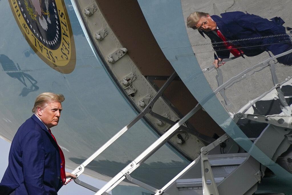 President Donald Trump boards Air Force One at Palm Beach International Airport, Thursday, Dec. 31, 2020, in West Palm Beach, Fla. (AP Photo / Patrick Semansky)