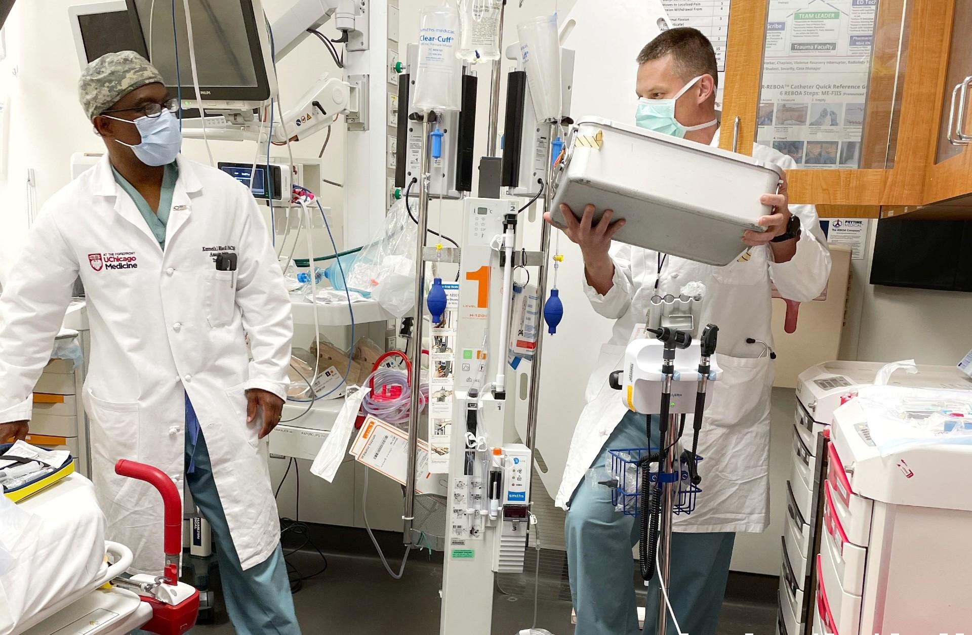 Dr. Kenneth Wilson, left, medical director of University of Chicago Medicine’s trauma center, works with Lt. Col. Timothy Plackett, DO, a trauma surgeon from the U.S. Army who is spending the next three years working at the Hyde Park academic medical center. (Credit: University of Chicago Medicine)