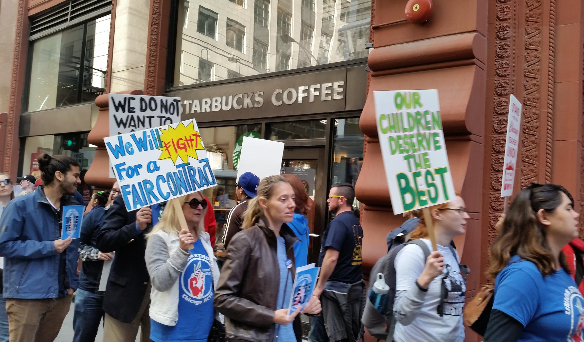 Dozens of United Educator of UNO teachers and protestors picketed outside the downtown offices of the UNO Charter School Network on Thursday as the two sides work toward a new labor agreement. (Matt Masterson / Chicago Tonight)