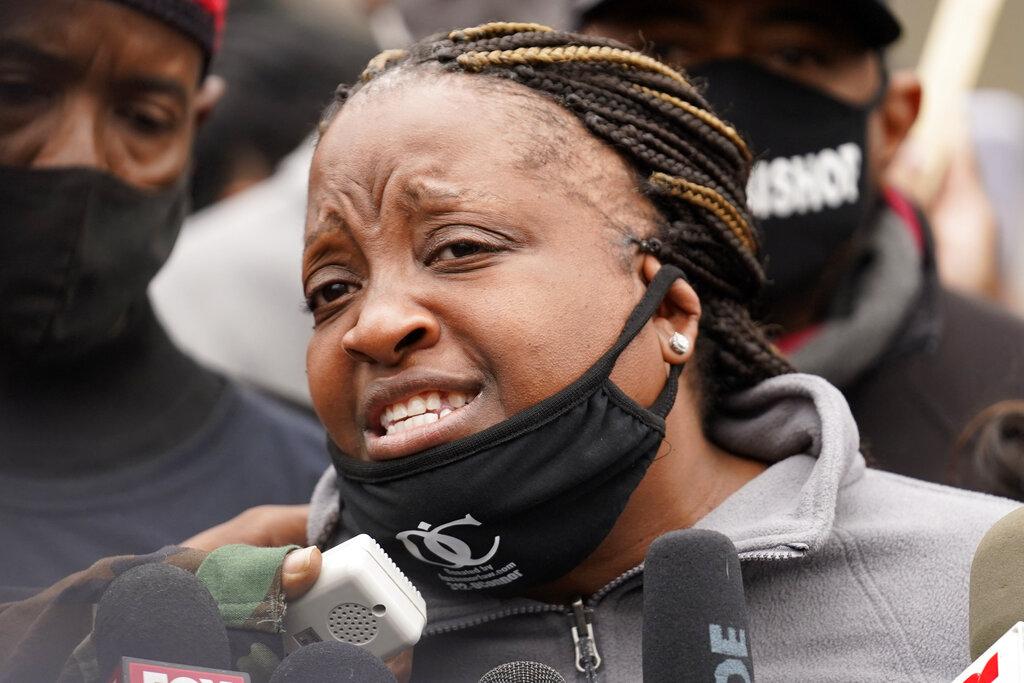 Tafara Williams’s mother Clifftina Johnson speaks during a protest rally Thursday, Oct. 22, 2020 for Marcellis Stinnette, who was killed by Waukegan Police on Tuesday, Oct. 20, 2020 in Waukegan, Ill. (AP Photo / Nam Y. Huh)