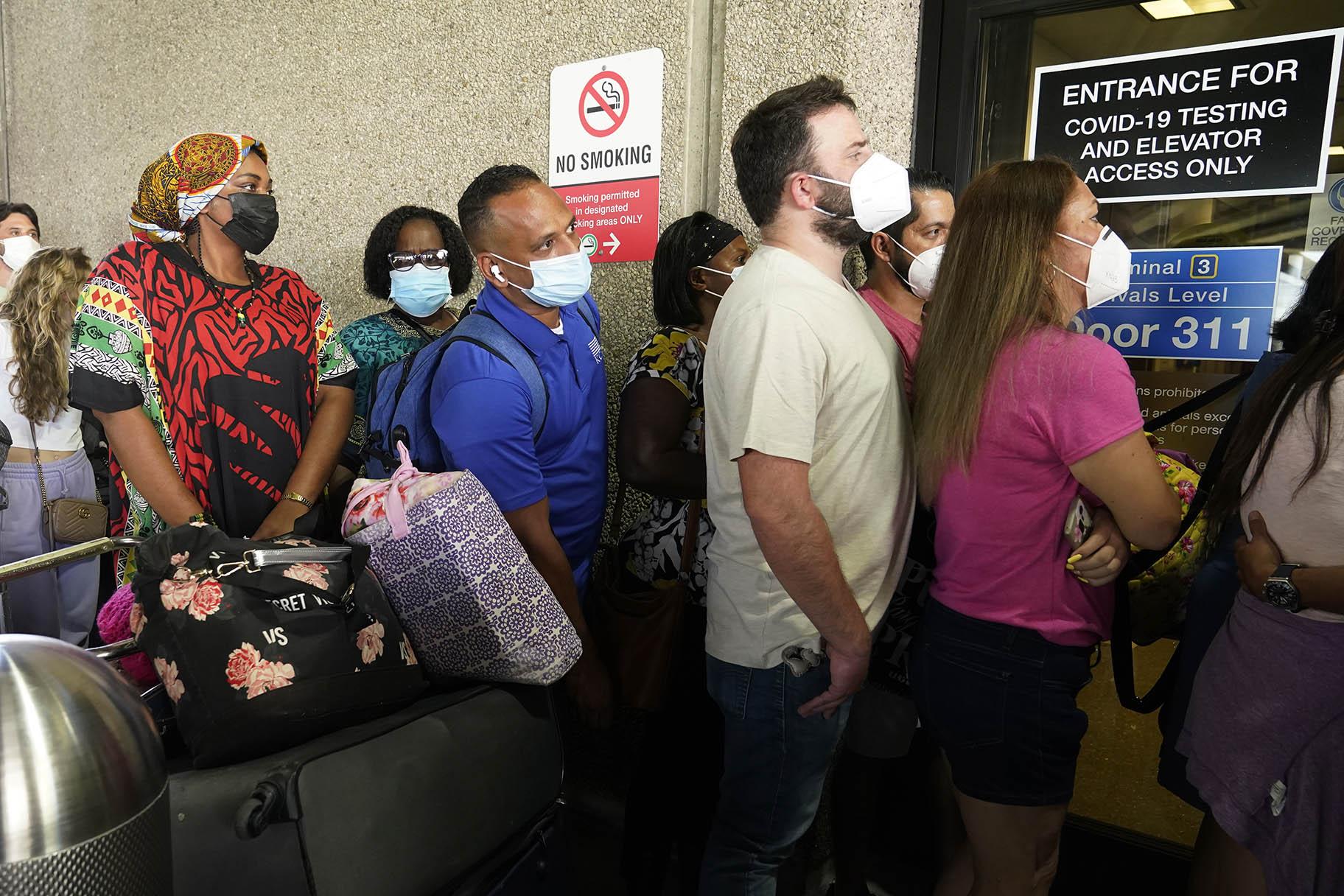 Passengers wait in a long line to get a COVID-19 test to travel overseas at Fort Lauderdale-Hollywood International Airport, Friday, Aug. 6, 2021, in Fort Lauderdale, Fla. (AP Photo / Marta Lavandier)