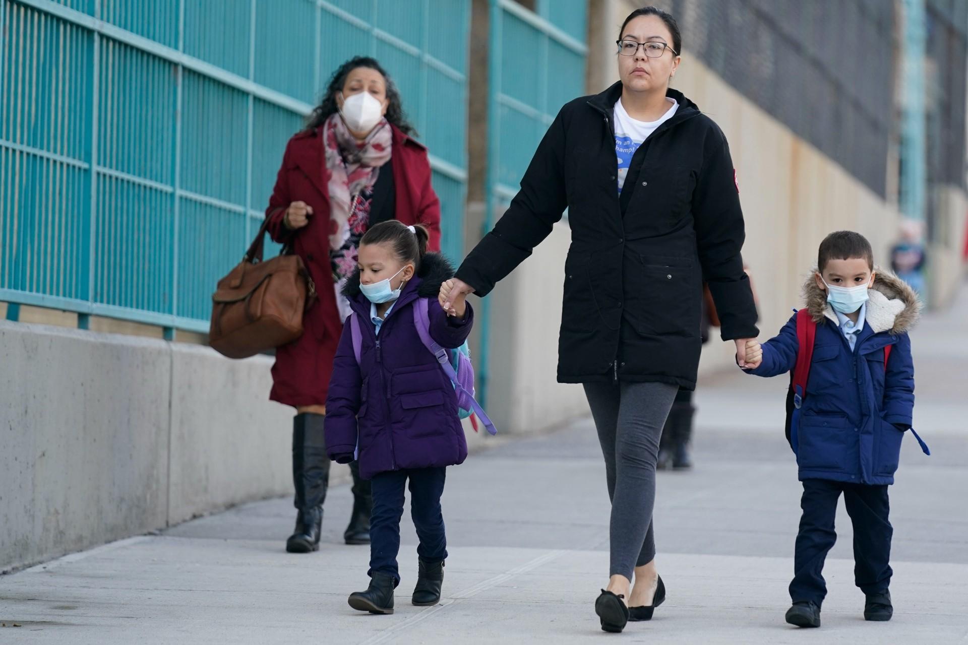 Children and their caregivers arrive for school in New York, Monday, March 7, 2022. (AP Photo / Seth Wenig, File)