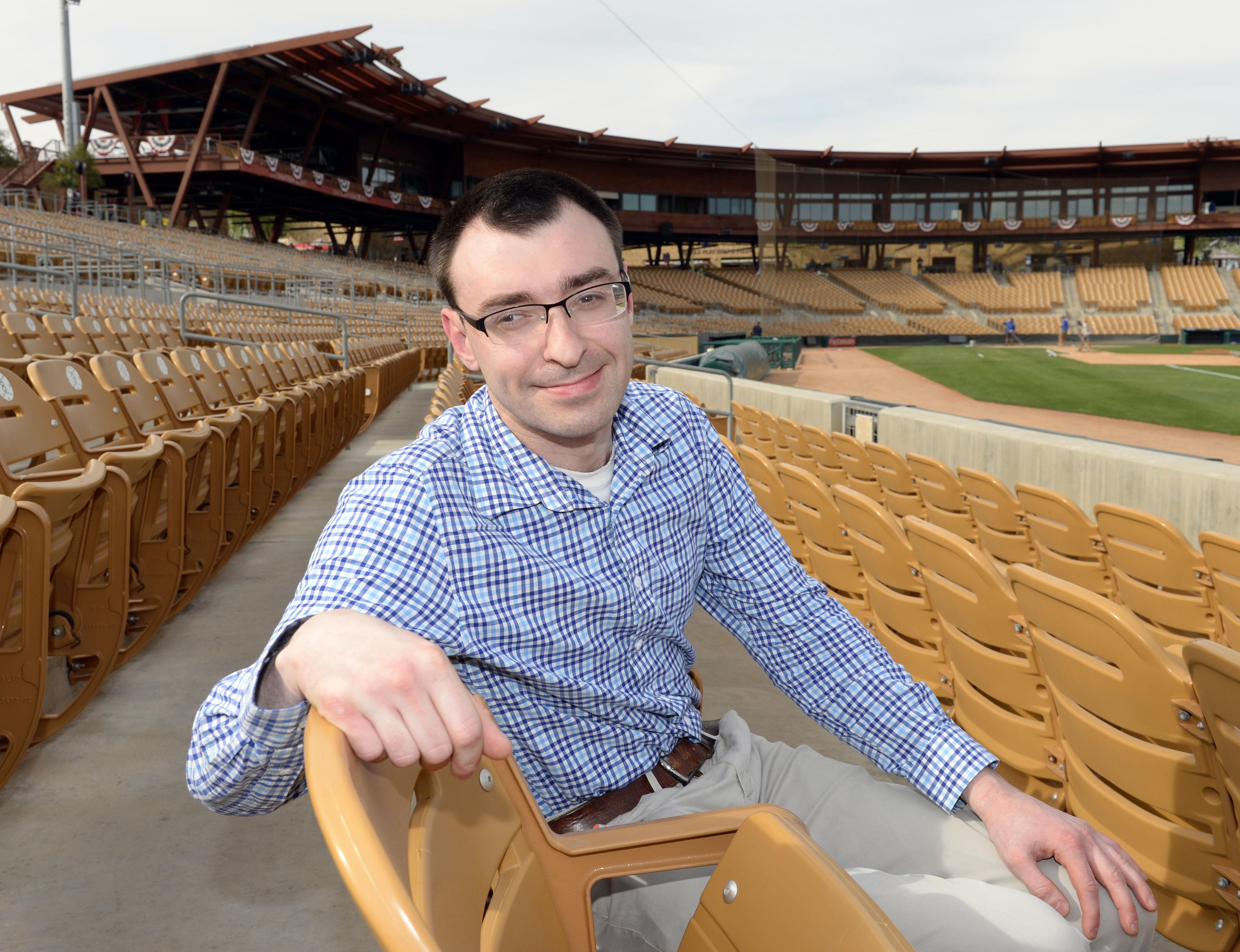 White Sox broadcaster Jason Benetti encourages audience to