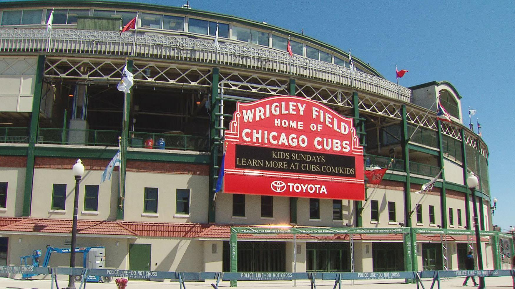 File:Wrigley Field marquee removed for renovation 01.JPG - Wikipedia