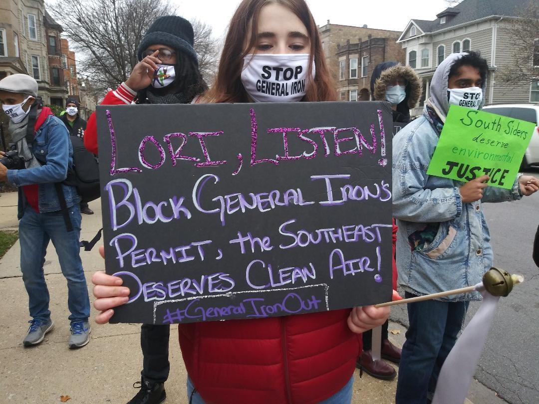 Protesters gather near the Logan Square home of Mayor Lori Lightfoot to voice their opposition to General Iron’s plans to move to the Southeast Side on Saturday, Nov. 14, 2020. (Annemarie Mannion / WTTW News)