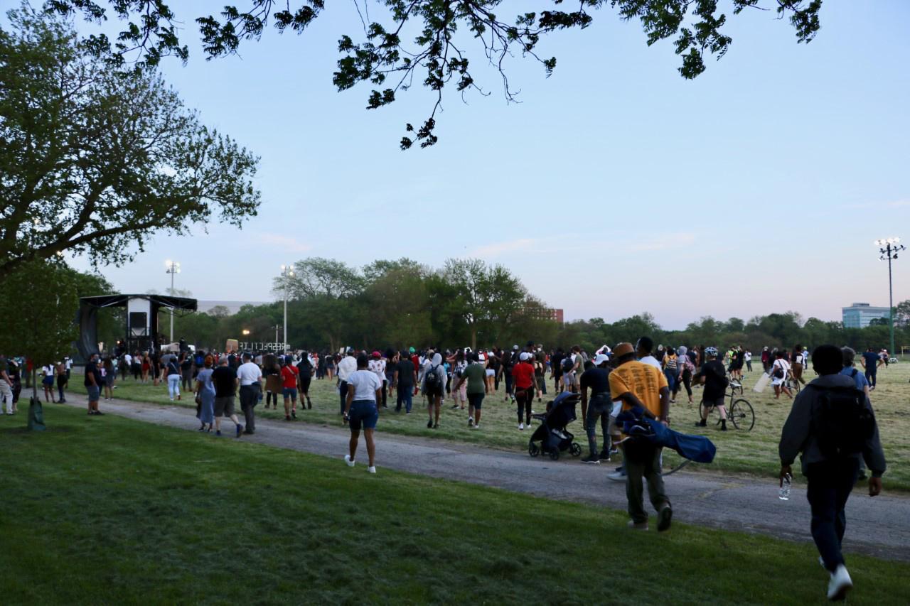 Protesters walk towards the stage in Washington Park for closing remarks from pastors, politicians and others. Throughout the event, organizer Pastor Chris Harris reminded attendees to leave as soon as the event ended, just before the city’s 9 p.m. curfew. (Evan Garcia / WTTW News)