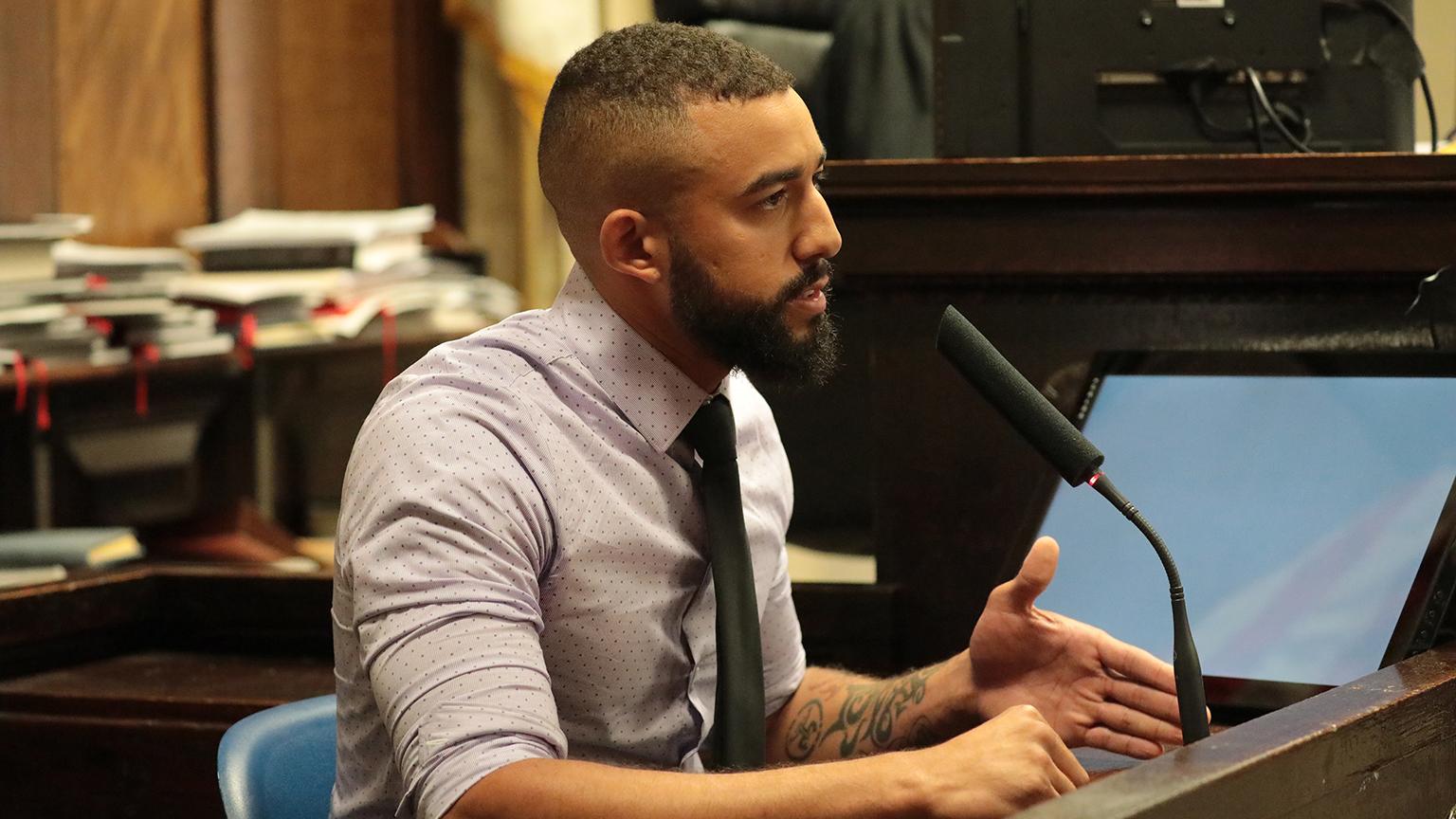 Xavier Torres testifies from the witness stand at the Leighton Criminal Court Building on Tuesday, Sept. 18, 2018. (Antonio Perez / Chicago Tribune / Pool)