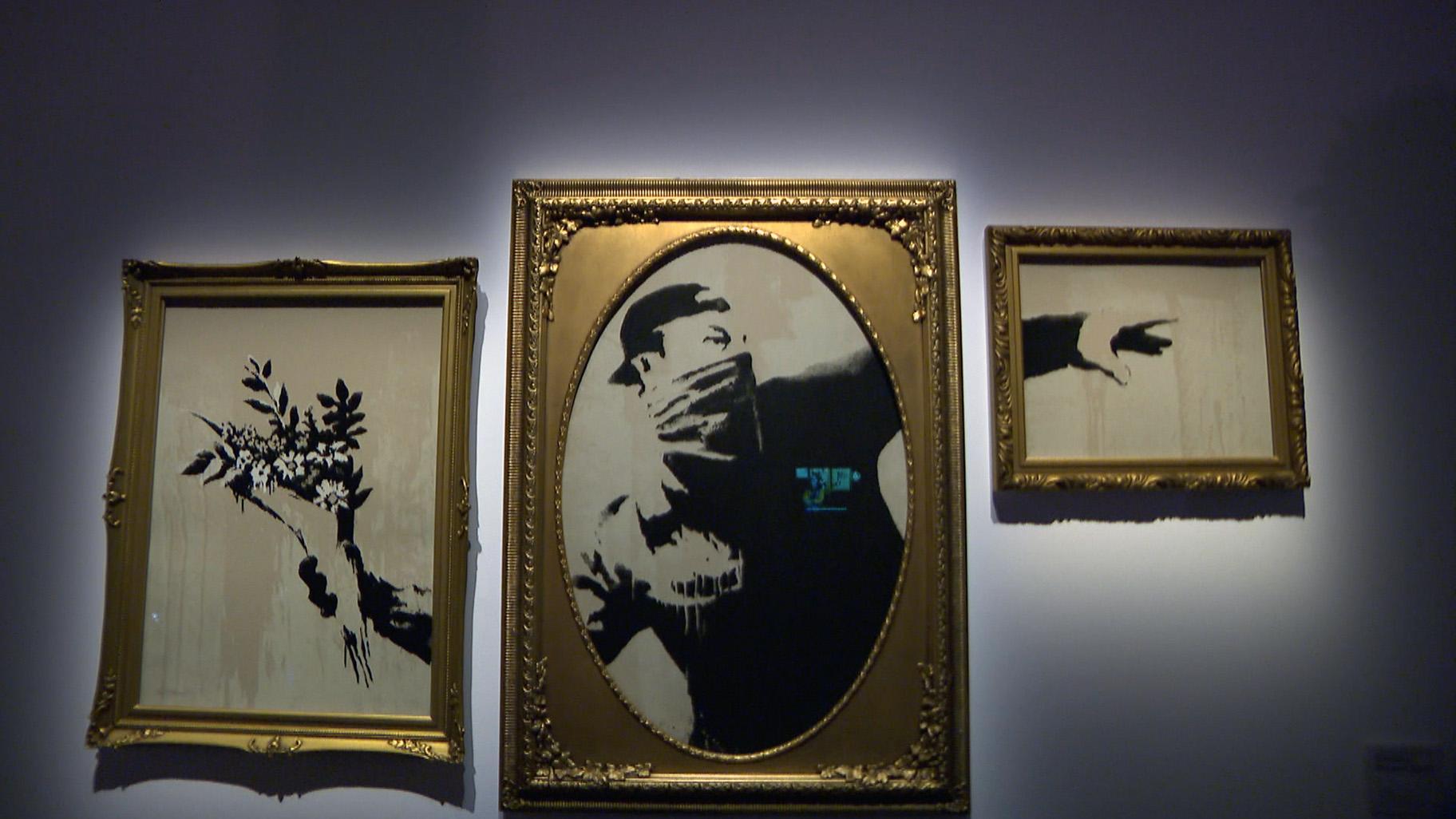 アート/エンタメ banksy Banksy Exhibit Brings Well-Known Works From Unseen Artist to