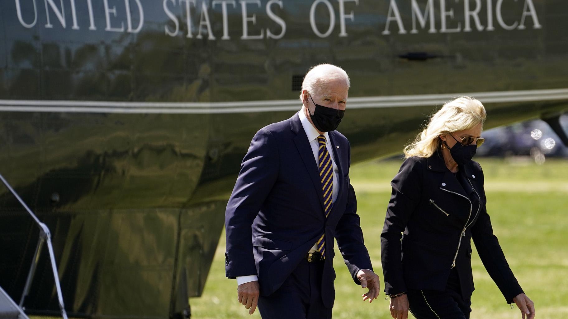 President Joe Biden walks from Marine One with first lady Jill Biden on the Ellipse on the National Mall after spending the weekend at Camp David, Monday, April 5, 2021, in Washington. (AP Photo / Evan Vucci)