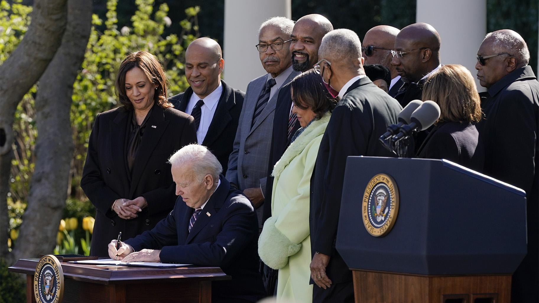 President Joe Biden signs the Emmett Till Anti-Lynching Act in the Rose Garden of the White House, Tuesday, March 29, 2022, in Washington. (AP Photo / Patrick Semansky)