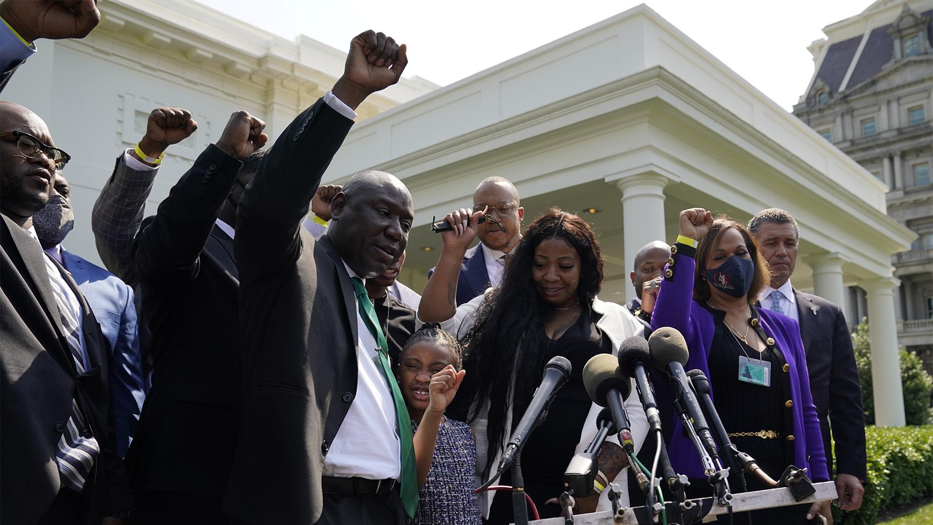 Benjamin Crump, front center, along with Gianna Floyd, daughter of George Floyd, and her mother Roxie Washington, and others talk with reporters after meeting with President Joe Biden at the White House, Tuesday, May 25, 2021, in Washington. (AP Photo / Evan Vucci)