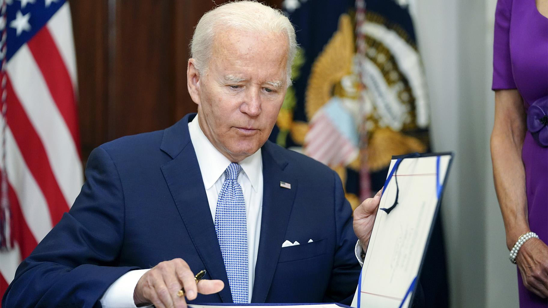 President Joe Biden signs into law S. 2938, the Bipartisan Safer Communities Act gun safety bill, in the Roosevelt Room of the White House in Washington, Saturday, June 25, 2022. (AP Photo / Pablo Martinez Monsivais)
