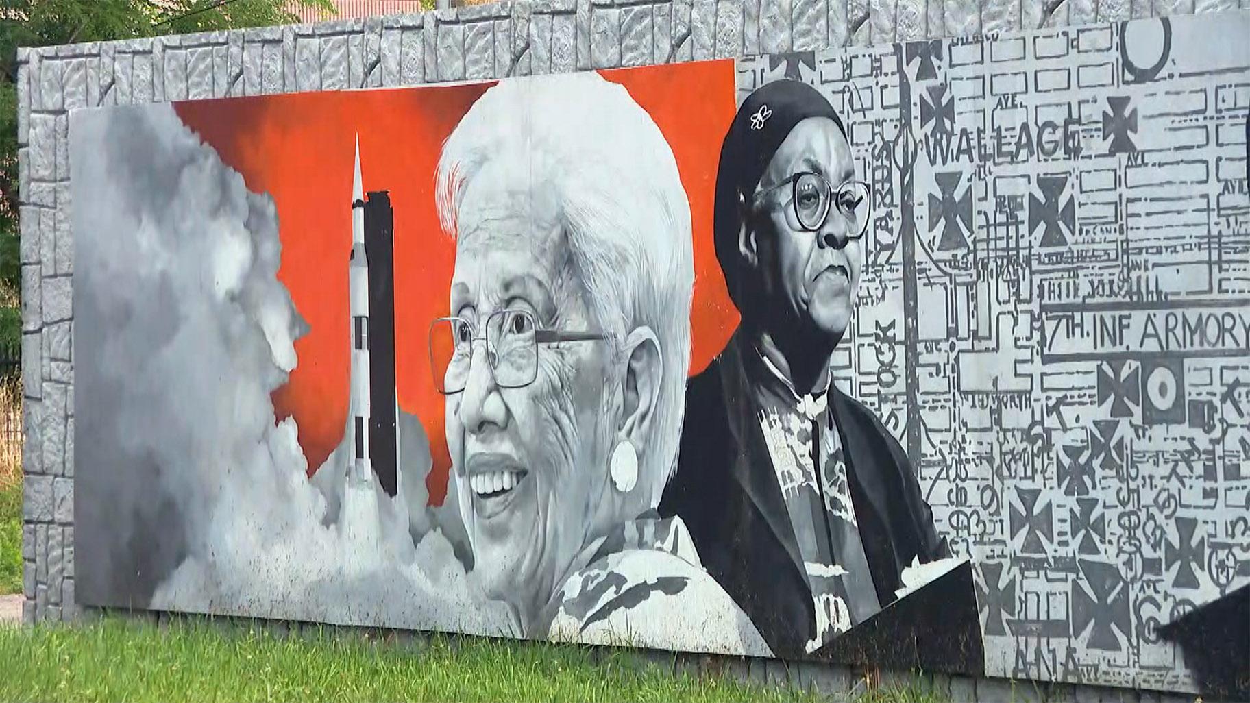 Renderings of Katherine Johnson and Gwendolyn Brooks are captured in part of Bronzeville’s “Renaissance Mural.” (WTTW News)