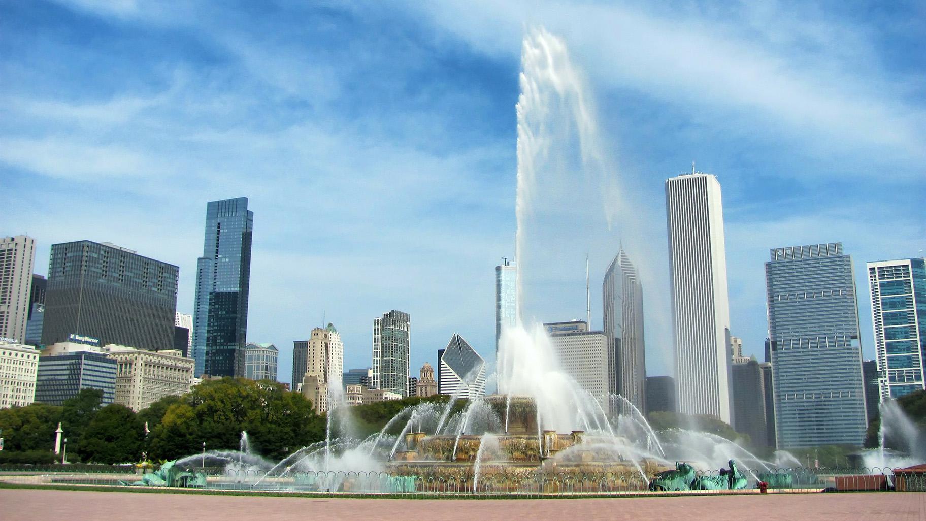 Buckingham Fountain in Grant Park. (David Mark / Pixabay)