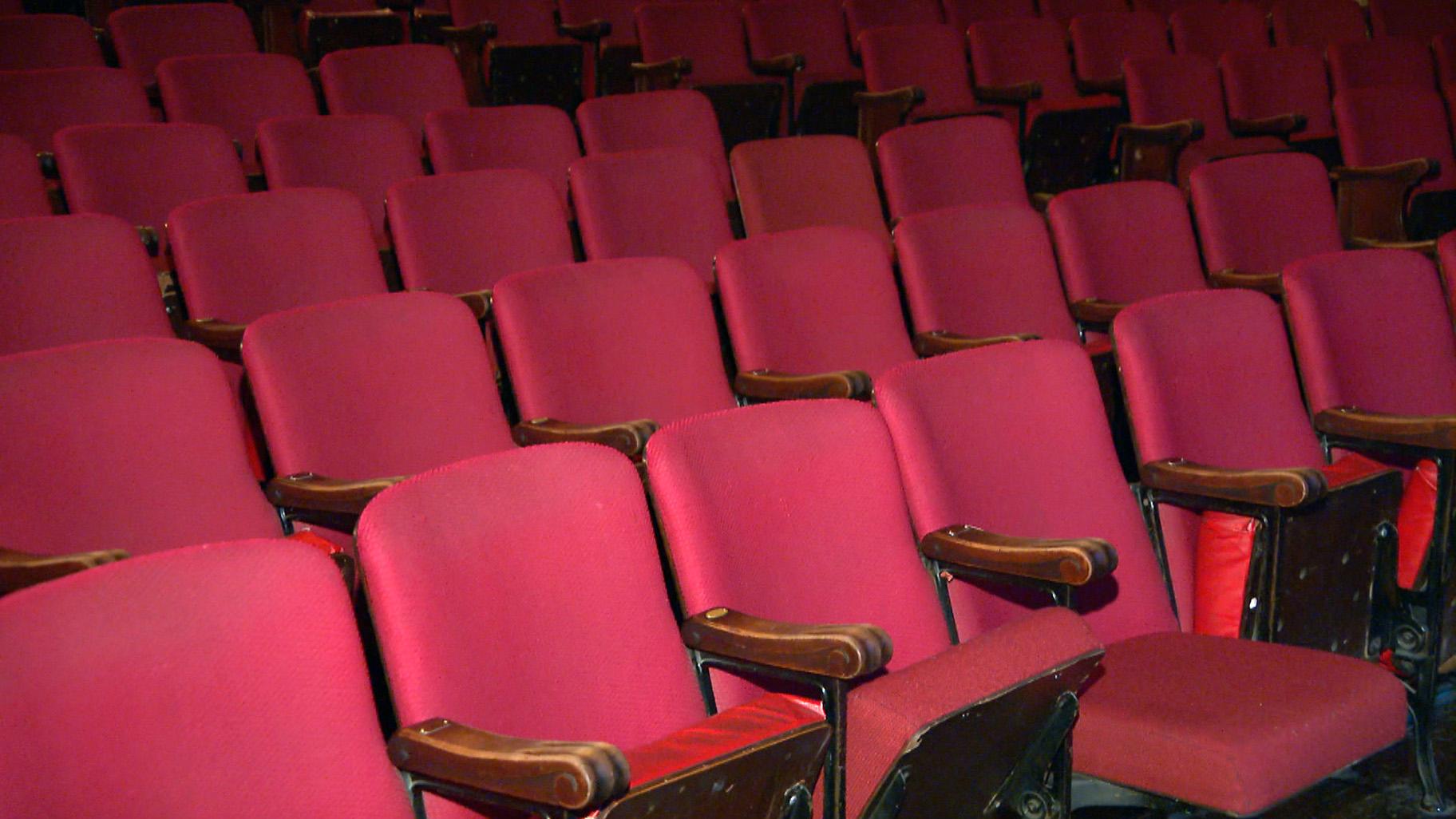 Empty seats await the return of Chicago theatergoers. (WTTW News)
