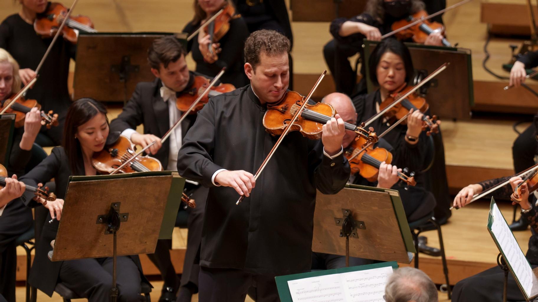 Violinist Nikolaj Szeps-Znaider leads the Chicago Symphony Orchestra in a CSO first subscription concert performance of Kreisler’s “Liebesleid.” (Todd Rosenberg Photography)