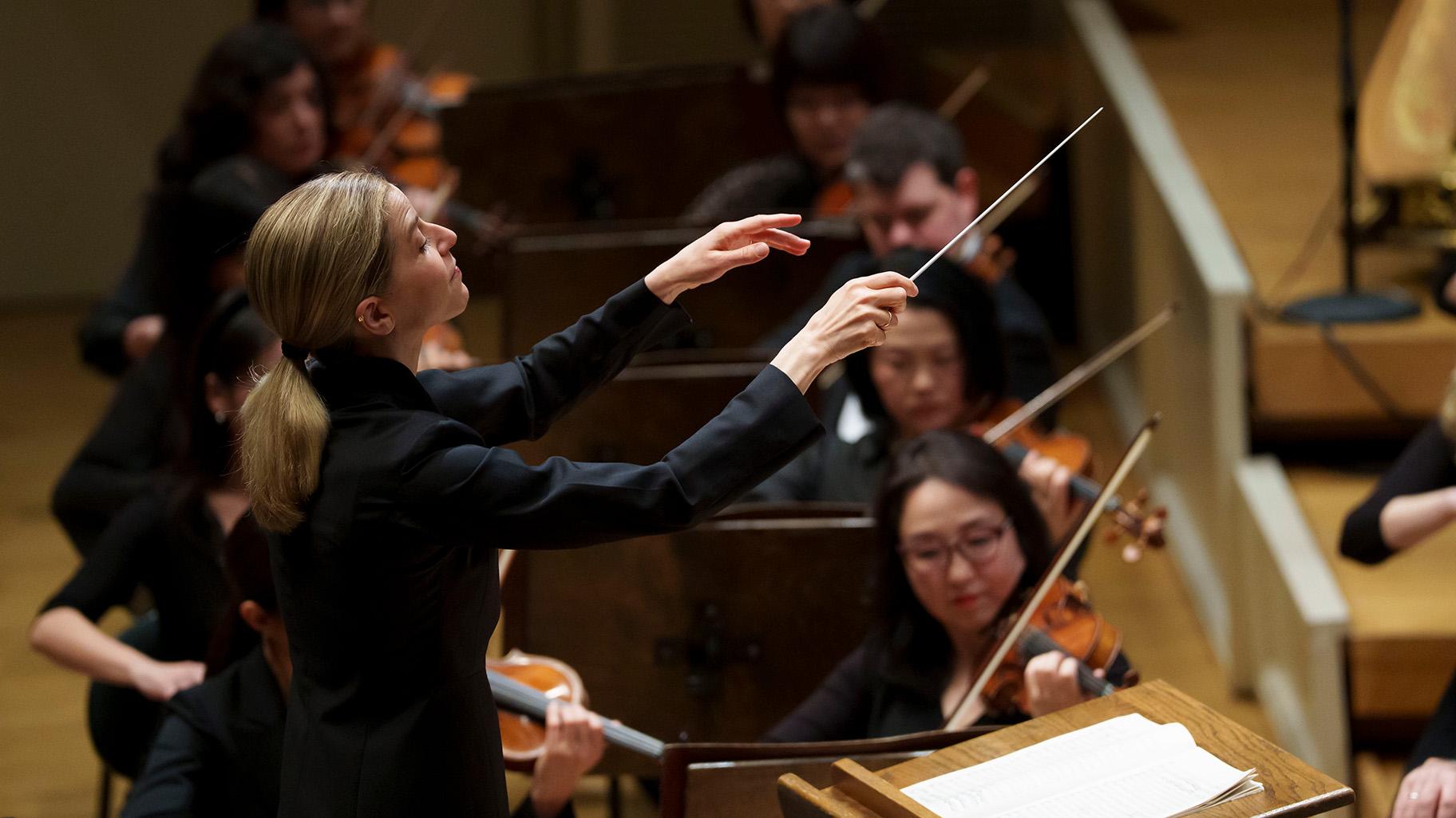 Conductor Karina Canellakis leads the Chicago Symphony Orchestra in a performance of Sibelius’ “The Oceanides.” (Todd Rosenberg Photography) Conductor Karina Canellakis leads the Chicago Symphony Orchestra in a performance of Sibelius’ “The Oceanides.” (Todd Rosenberg Photography)