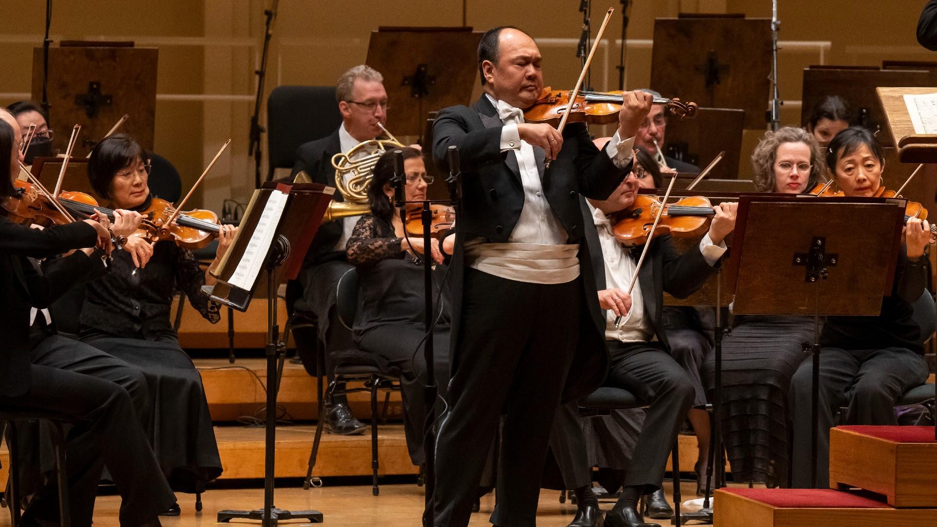 Concertmaster Robert Chen in a performance of Mozart’s “Violin Concerto No. 4 in D Major.” (Credit: Todd Rosenberg Photography)